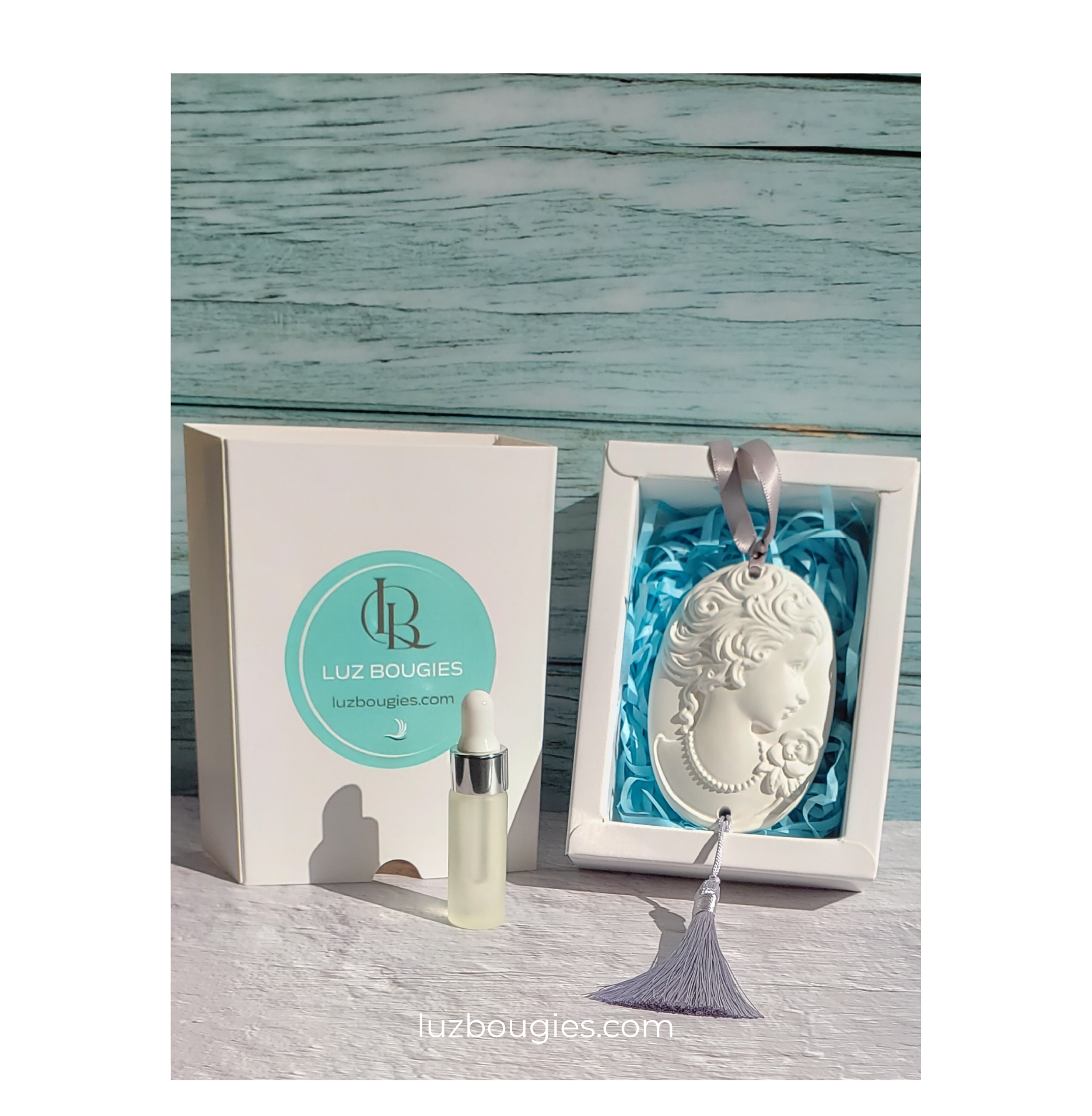 Coffret plâtre parfumé Camée avec sa recharge "Divine"