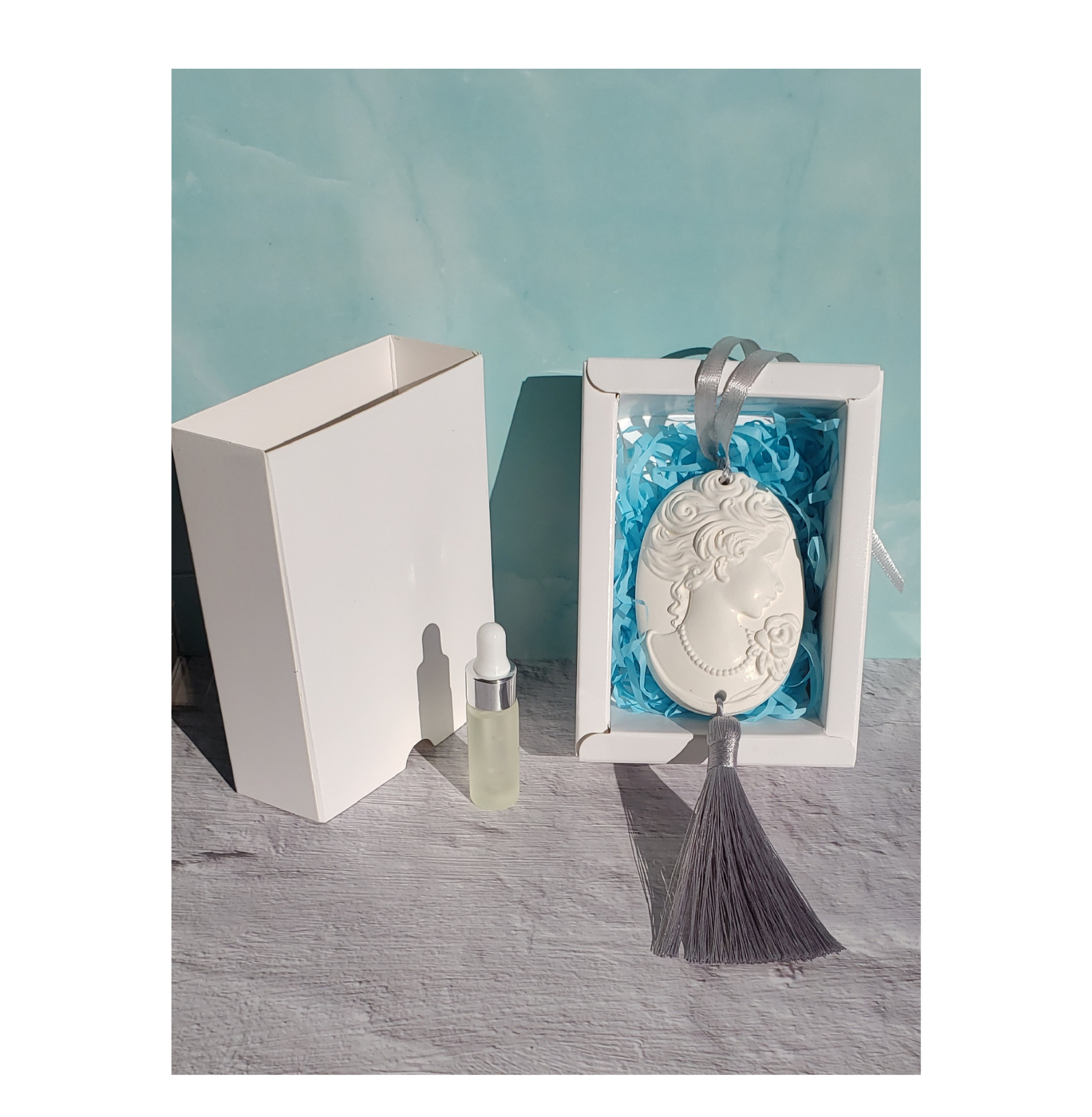 Coffret plâtre parfumé Camée avec sa recharge "Divine"