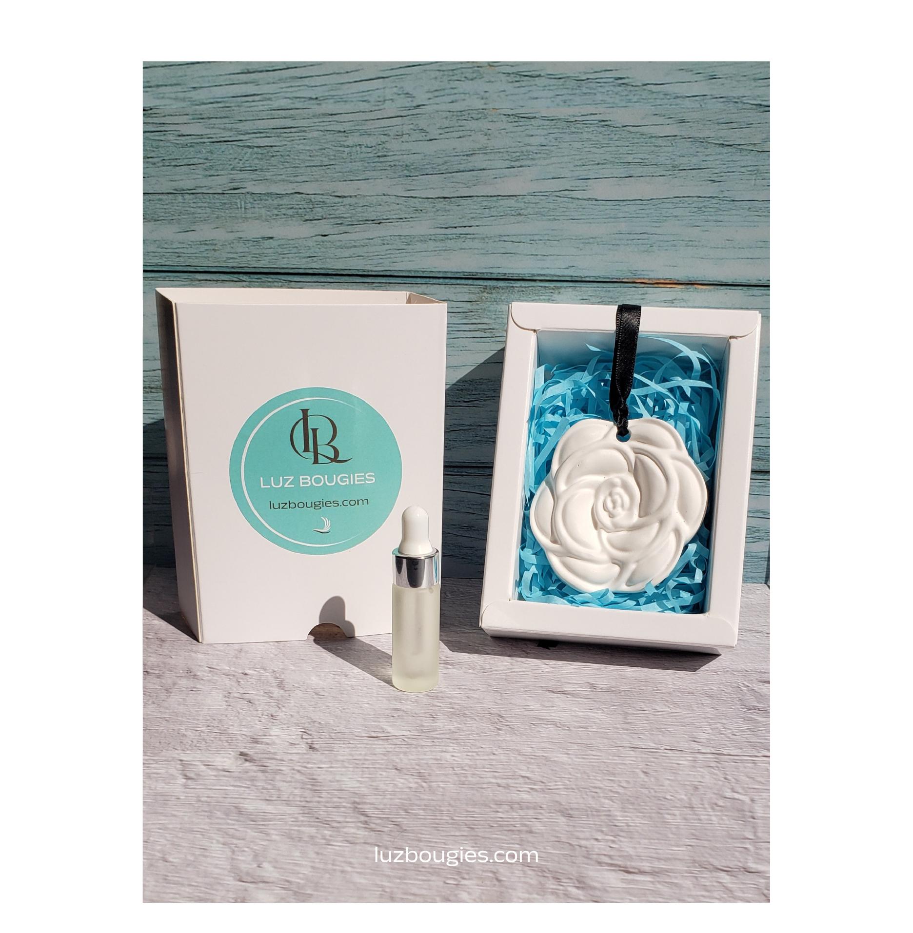 Coffret plâtre parfumé Fleur Camélia avec sa recharge "Divine"